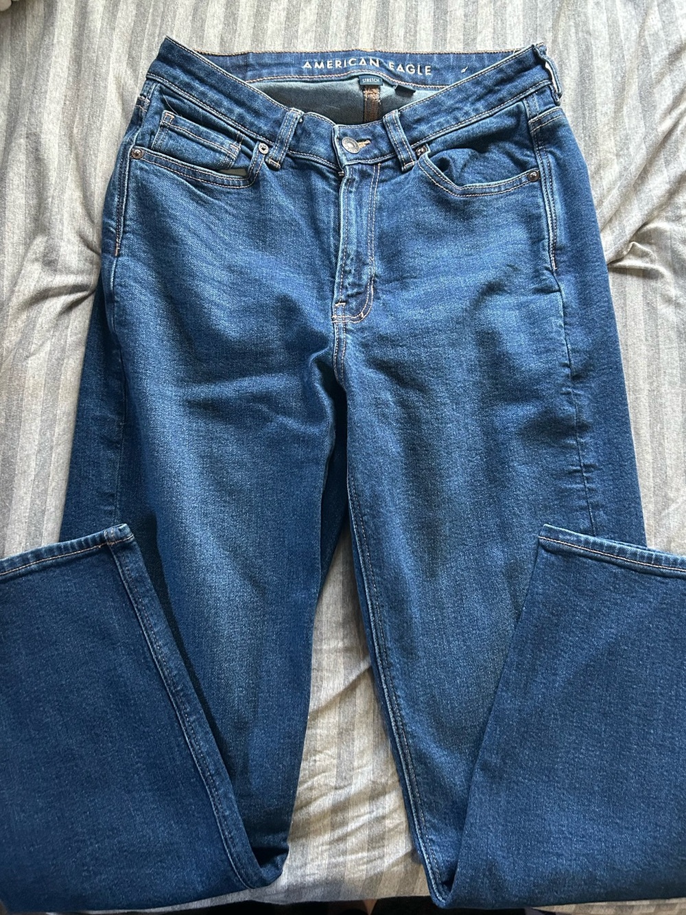 American Eagle Outfitters Blue High-Rise Mom Jeans